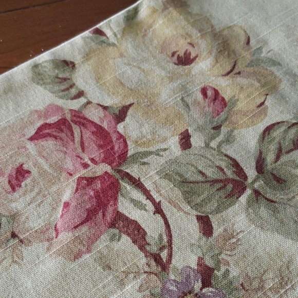 Small table runner - Picture 2 of 6